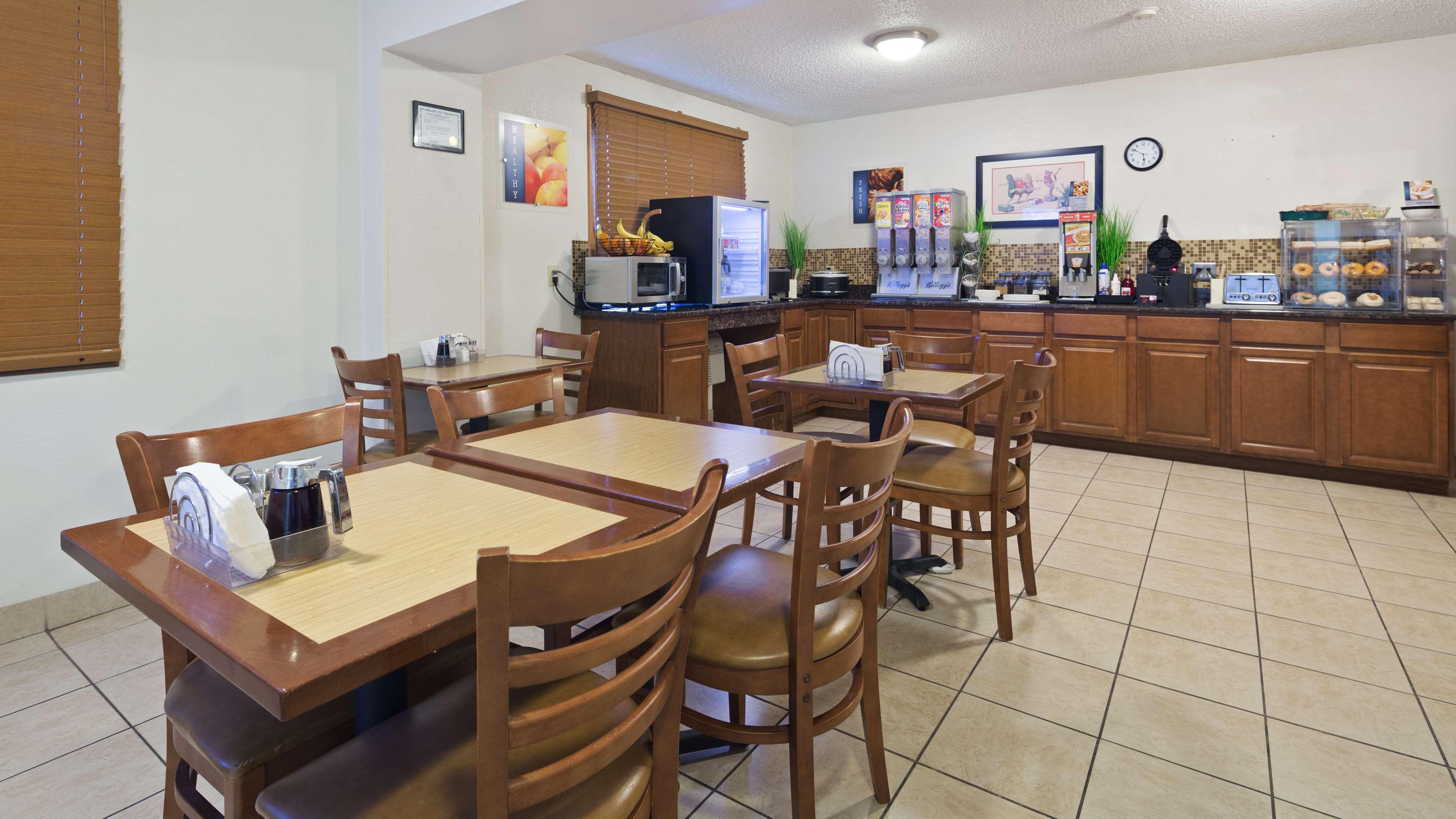 Best Western Mount Pleasant Inn Экстерьер фото